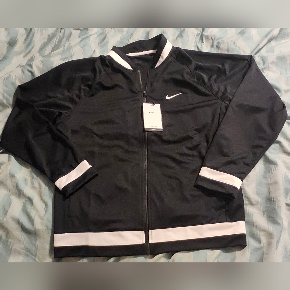 Mens Nike Dri Fit Baskeball Jacket Black/White NWT Men's Size Medium.